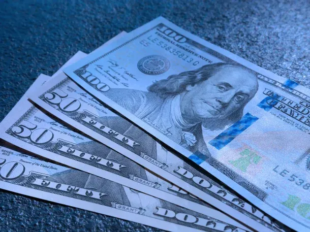Nuevo récord del dólar blue: llegó a $ 1.330 este lunes